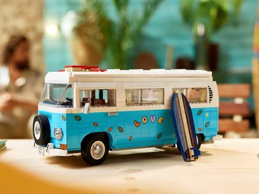 LEGO ICONS Фургон Volkswagen T2 Camper 2207 деталей (10279) &ndash; фото товара LEGO из категории LEGO Icons. Оригинал, доставка по Украине