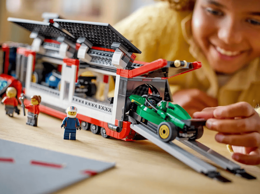 LEGO City 60445 Вантажівка F1 з автомобілями RB20 та AMR24