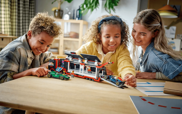 LEGO City 60445 Вантажівка F1 з автомобілями RB20 та AMR24