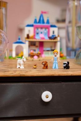 LEGO Disney Замок Попелюшки та її друзів-тварин (43283) &ndash; фото товару LEGO з категорії LEGO Disney. Оригінал, доставка по Україні
