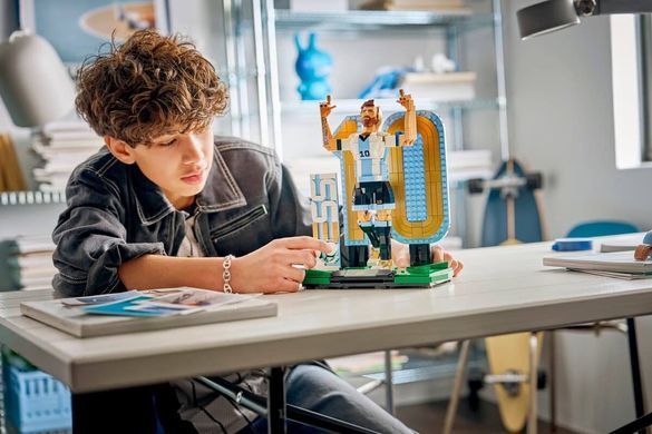 LEGO Editions Football Лионель Месси &mdash; легенда футбола (43015) &ndash; фото товара LEGO из категории LEGO Editions. Оригинал, доставка по Украине