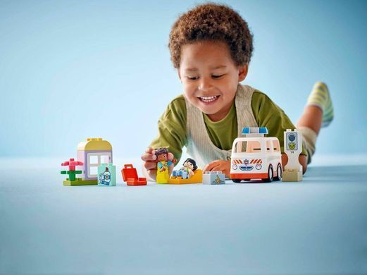 LEGO DUPLO Швидка допомога та водій (10447) &ndash; фото товару LEGO з категорії LEGO DUPLO. Оригінал, доставка по Україні