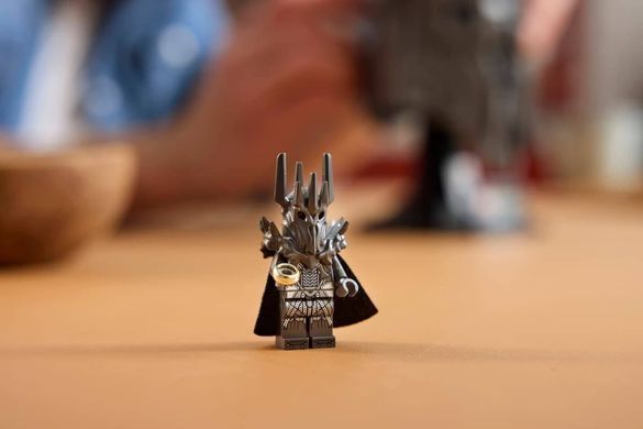 LEGO Icons Властелин колец: шлем Саурона 538 деталей (11373) &ndash; фото товара LEGO из категории LEGO Icons. Оригинал, доставка по Украине