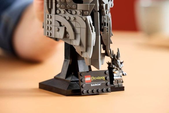 LEGO Icons Властелин колец: шлем Саурона 538 деталей (11373) &ndash; фото товара LEGO из категории LEGO Icons. Оригинал, доставка по Украине