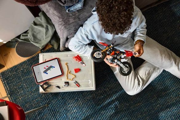 LEGO Technic Мотоцикл Ducati Desmo450 MX Factory (42238) &ndash; фото товару LEGO з категорії LEGO Technic. Оригінал, доставка по Україні