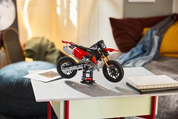 LEGO Technic Мотоцикл Ducati Desmo450 MX Factory (42238) &ndash; фото товару LEGO з категорії LEGO Technic. Оригінал, доставка по Україні