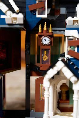 LEGO ICONS Stranger Things Дивні дива: Будинок Кріла 2593 деталей (11370) &ndash; фото товару LEGO з категорії LEGO Stranger Things. Оригінал, доставка по Україні
