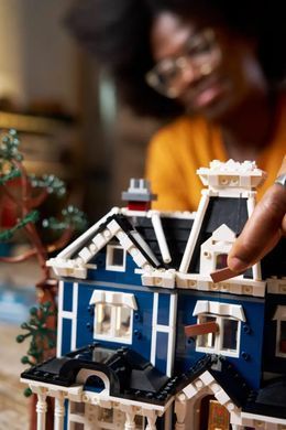 LEGO ICONS Stranger Things Дивні дива: Будинок Кріла 2593 деталей (11370) &ndash; фото товару LEGO з категорії LEGO Stranger Things. Оригінал, доставка по Україні