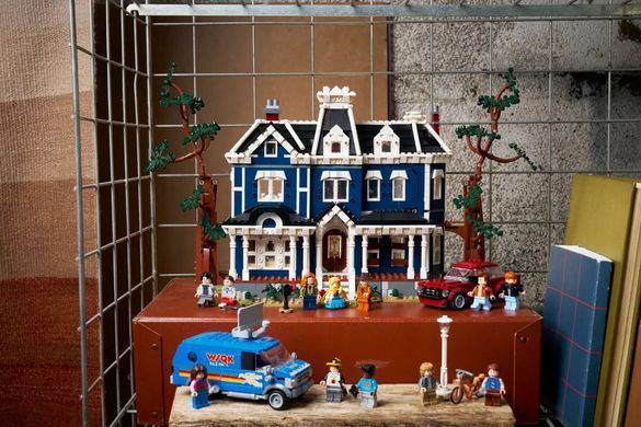 LEGO ICONS Stranger Things Дивні дива: Будинок Кріла 2593 деталей (11370) &ndash; фото товару LEGO з категорії LEGO Stranger Things. Оригінал, доставка по Україні