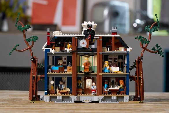 LEGO ICONS Stranger Things Дивні дива: Будинок Кріла 2593 деталей (11370) &ndash; фото товару LEGO з категорії LEGO Stranger Things. Оригінал, доставка по Україні