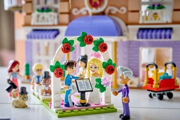LEGO Friends Гранд-отель в Хартлейк-Сити (42704) &ndash; фото товара LEGO из категории LEGO Friends. Оригинал, доставка по Украине