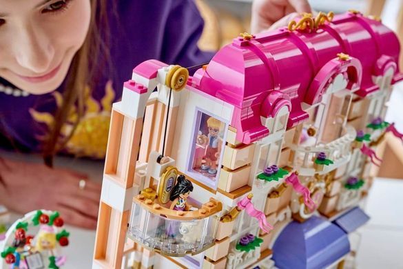LEGO Friends Гранд-отель в Хартлейк-Сити (42704) &ndash; фото товара LEGO из категории LEGO Friends. Оригинал, доставка по Украине