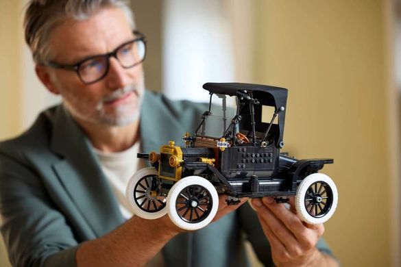 LEGO Icons Ford Model T 1060 деталей (11376) &ndash; фото товара LEGO из категории LEGO Icons. Оригинал, доставка по Украине