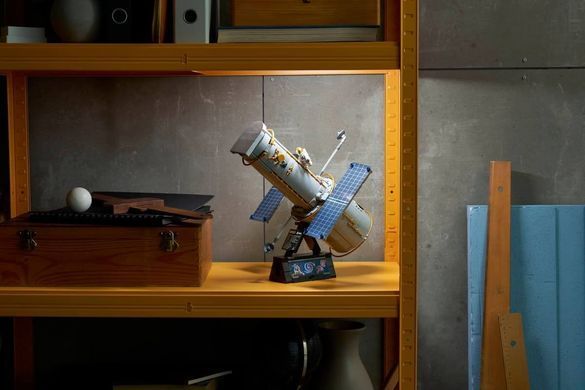 LEGO Icons Космічний телескоп &laquo;Габбл&raquo; (11382) &ndash; фото товару LEGO з категорії LEGO Icons. Оригінал, доставка по Україні