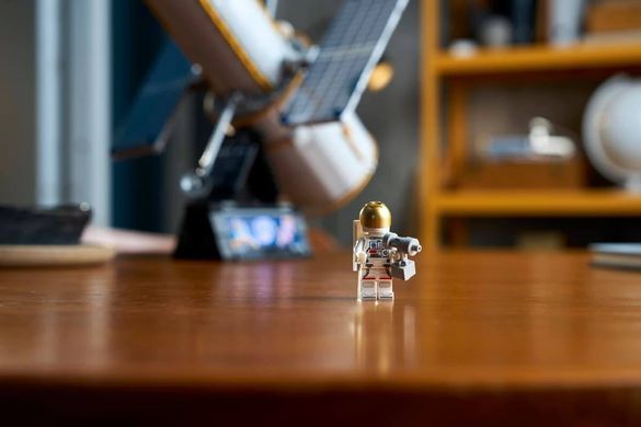 LEGO Icons Космічний телескоп &laquo;Габбл&raquo; (11382) &ndash; фото товару LEGO з категорії LEGO Icons. Оригінал, доставка по Україні