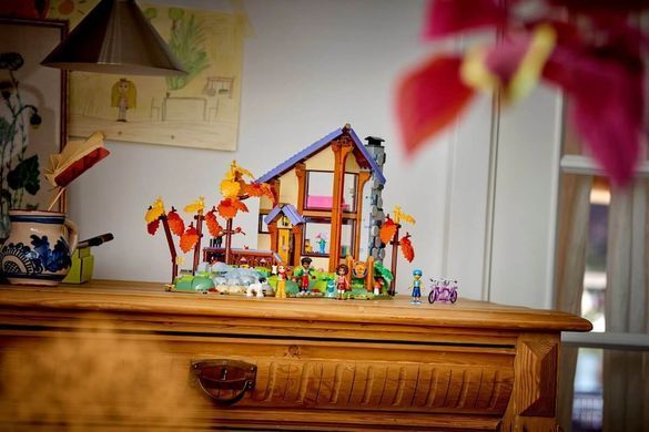 LEGO Friends Уютный лесной домик для осеннего отдыха (42705) &ndash; фото товара LEGO из категории LEGO Friends. Оригинал, доставка по Украине