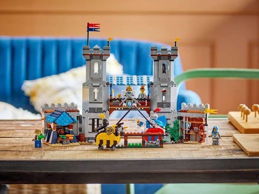 LEGO Creator Средневековый замок с рыцарем на коне 1371 деталь (31168) &ndash; фото товара LEGO из категории LEGO Creator 3-in-1. Оригинал, доставка по Украине