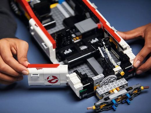 LEGO Icons Автомобіль ECTO-1 мисливців на привидів 2352 деталі (10274) &ndash; фото товару LEGO з категорії LEGO Icons. Оригінал, доставка по Україні