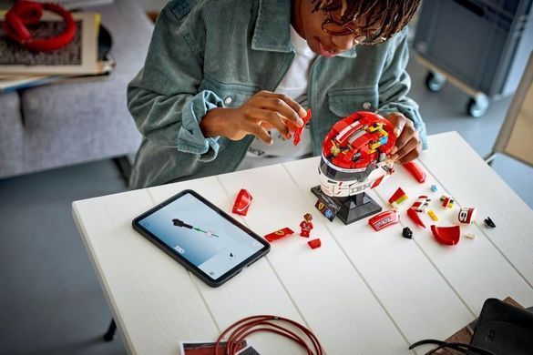 LEGO Editions Formula 1 Шолом Шарля Леклера з команди Scuderia Ferrari HP (43014) &ndash; фото товару LEGO з категорії LEGO Editions. Оригінал, доставка по Україні