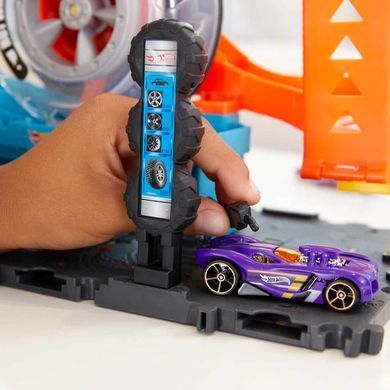 Ігровий набір Hot Wheels Пригоди та трюки у шиномонтажі (HDP02) &ndash; фото товару Hot Wheels з категорії Треки і набори Хот Вілс - Hot Wheels. Оригінал, доставка по Україні