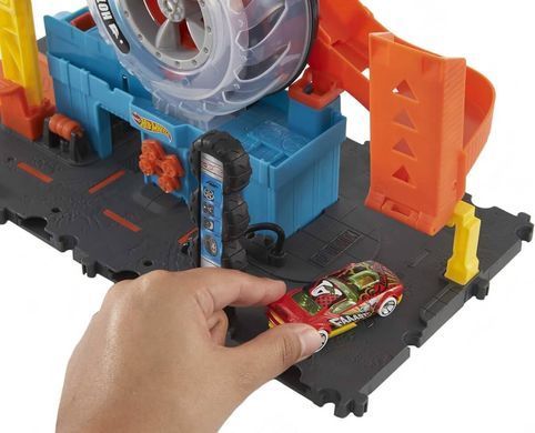 Ігровий набір Hot Wheels Пригоди та трюки у шиномонтажі (HDP02) &ndash; фото товару Hot Wheels з категорії Треки і набори Хот Вілс - Hot Wheels. Оригінал, доставка по Україні