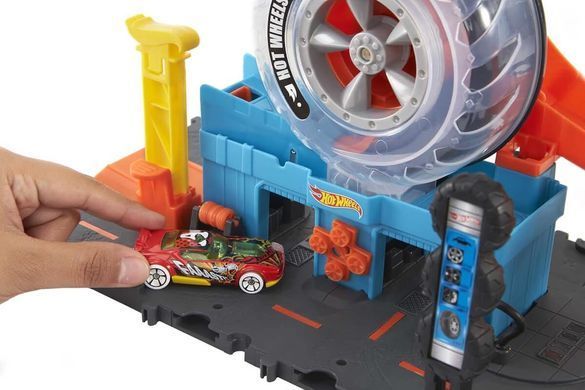 Ігровий набір Hot Wheels Пригоди та трюки у шиномонтажі (HDP02) &ndash; фото товару Hot Wheels з категорії Треки і набори Хот Вілс - Hot Wheels. Оригінал, доставка по Україні