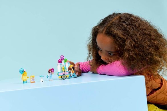 LEGO Friends Лоток с мороженым и воздушными шариками (42692) &ndash; фото товара LEGO из категории LEGO Friends. Оригинал, доставка по Украине
