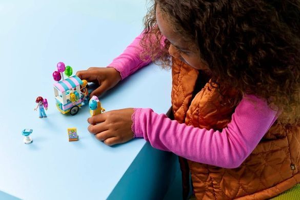 LEGO Friends Лоток с мороженым и воздушными шариками (42692) &ndash; фото товара LEGO из категории LEGO Friends. Оригинал, доставка по Украине