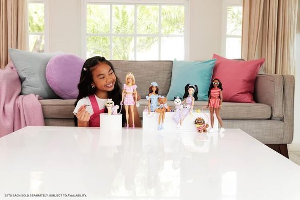 Лялька Barbie з улюбленцем "Парні образи" рожева клітинка Mattel (JFP36) &ndash; фото товару Barbie з категорії Ігрові набори Барбі. Оригінал, доставка по Україні
