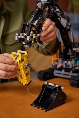 LEGO Technic Экскаватор Volvo EC500 Hybrid 2359 деталей (42215) &ndash; фото товара LEGO из категории LEGO Technic. Оригинал, доставка по Украине