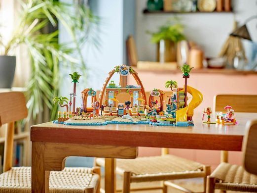 LEGO Friends Пляжный курорт для семейного отдыха (42673) &ndash; фото товара LEGO из категории LEGO Friends. Оригинал, доставка по Украине