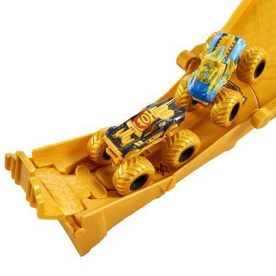Игровой набор Hot Wheels Monster Trucks Чемпионы трека (JMW70) &ndash; фото товара Hot Wheels из категории Треки и наборы Хот Вилс - Hot Wheels. Оригинал, доставка по Украине