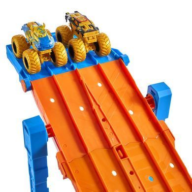 Игровой набор Hot Wheels Monster Trucks Чемпионы трека (JMW70) &ndash; фото товара Hot Wheels из категории Треки и наборы Хот Вилс - Hot Wheels. Оригинал, доставка по Украине