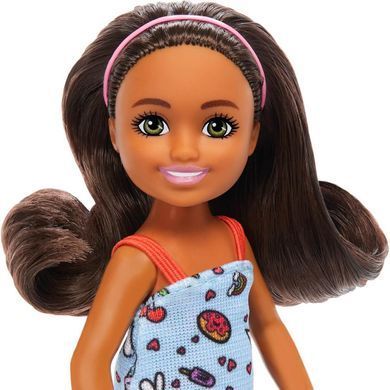 Кукла Barbie Club Chelsea Шатенка в голубом платье (HXM97) &ndash; фото товара Barbie из категории  Куклы Барби и ее Сестры . Оригинал, доставка по Украине