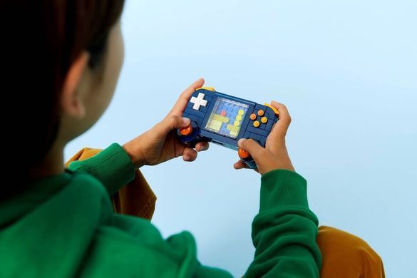 LEGO Creator Игровая ретро-консоль 268 деталей (31380) &ndash; фото товара LEGO из категории LEGO Creator 3-in-1. Оригинал, доставка по Украине