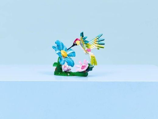 LEGO Creator Дикие животные: красочный колибри 312 деталей (31384) &ndash; фото товара LEGO из категории LEGO Creator 3-in-1. Оригинал, доставка по Украине