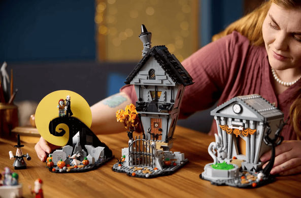 LEGO Ideas Кошмар перед Рождеством от Тима Бёртона и студии Disney 2193 детали (21351) &ndash; фото товара LEGO из категории LEGO Ideas. Оригинал, доставка по Украине