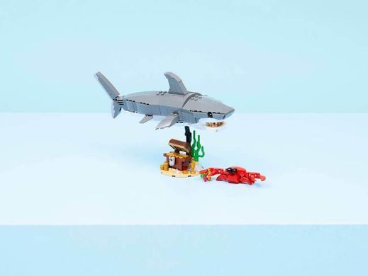 LEGO Creator Свирепая акула со сундуком сокровищ 379 деталей (31381) &ndash; фото товара LEGO из категории LEGO Creator 3-in-1. Оригинал, доставка по Украине