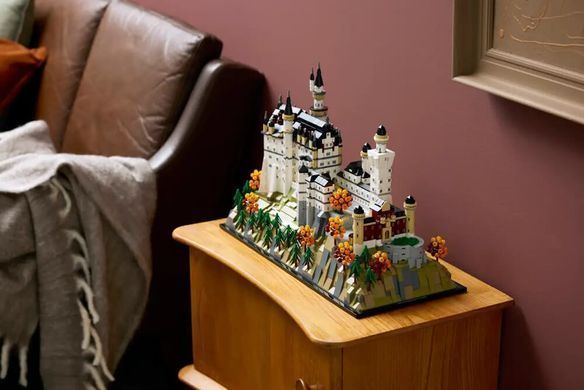 LEGO Architecture Замок Нойшванштайн 3455 деталей (21063) &ndash; фото товару LEGO з категорії LEGO Architecture. Оригінал, доставка по Україні