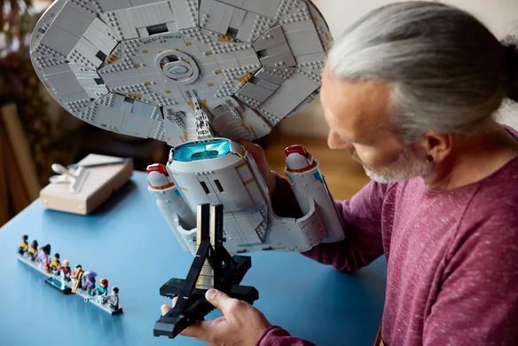 LEGO ICONS Star Trek: U.S.S. Enterprise NCC-1701-D&trade; 3600 деталей (10356) &ndash; фото товара LEGO из категории LEGO Icons. Оригинал, доставка по Украине