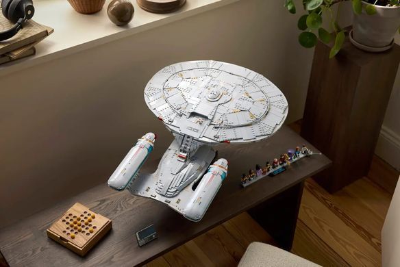 LEGO ICONS Star Trek: U.S.S. Enterprise NCC-1701-D&trade; 3600 деталей (10356) &ndash; фото товара LEGO из категории LEGO Icons. Оригинал, доставка по Украине