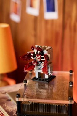 LEGO BrickHeadz Фигурки Одиннадцатой, Макс, Демогоргона и Холли 584 детали (40879) &ndash; фото товара LEGO из категории LEGO BrickHeadz. Оригинал, доставка по Украине