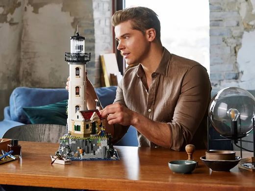 LEGO Ideas Моторизованный маяк 2065 деталей (21335) &ndash; фото товара LEGO из категории LEGO Ideas. Оригинал, доставка по Украине