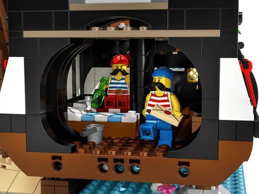 LEGO Ideas Пираты Залива Барракуды (21322) &ndash; фото товара LEGO из категории LEGO Ideas. Оригинал, доставка по Украине