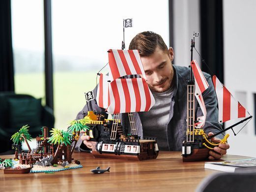 LEGO Ideas Пираты Залива Барракуды (21322) &ndash; фото товара LEGO из категории LEGO Ideas. Оригинал, доставка по Украине
