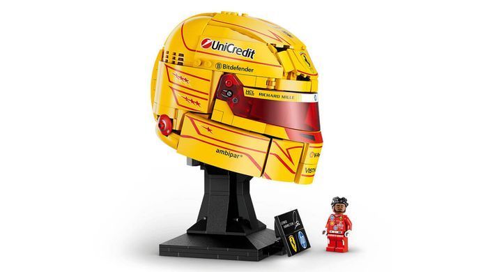LEGO Editions Formula 1 Шолом Льюїса Гамільтона з команди Scuderia Ferrari HP (43022) &ndash; фото товару LEGO з категорії LEGO Editions. Оригінал, доставка по Україні