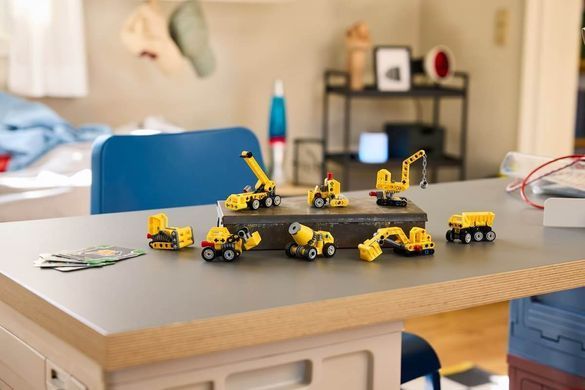 LEGO Technic Потужні машини (42233) &ndash; фото товару LEGO з категорії LEGO Technic. Оригінал, доставка по Україні