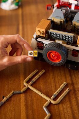 LEGO Jurassic World - Jurassic Park Jeep Wrangler (77984) &ndash; фото товару LEGO з категорії LEGO Jurassic World. Оригінал, доставка по Україні