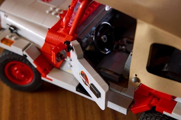 LEGO Jurassic World - Jurassic Park Jeep Wrangler (77984) &ndash; фото товару LEGO з категорії LEGO Jurassic World. Оригінал, доставка по Україні