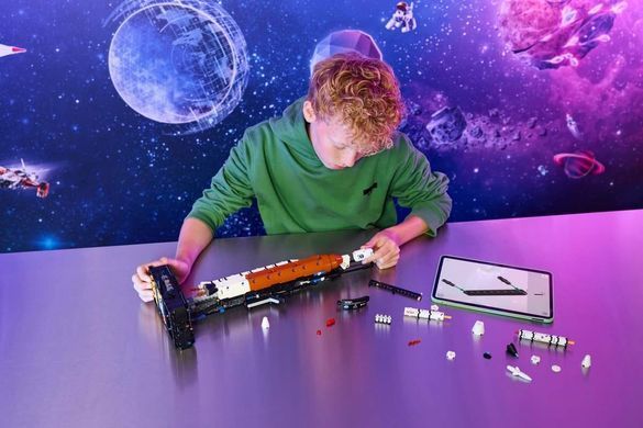 LEGO 42221 Technic NASA Artemis Space Launch System Rocket